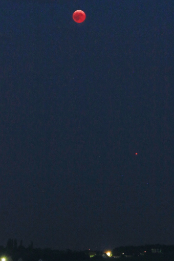 Totale Mondfinsternis und Mars