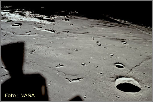 Landestelle Apollo 11 durchs Fenster der Fähre