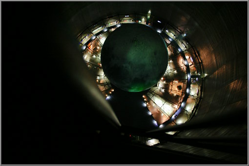 Blick vom oberen Rand des Gasometers hinab