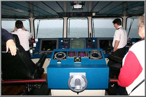 Auf der Brücke der 'Trollfjord'