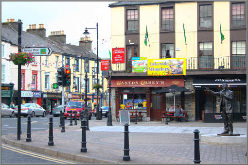 Mullingar mit Statue von Joe Dolan