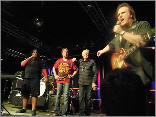Die gesamte Band