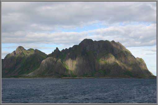Bergspitzen auf den Lofoten