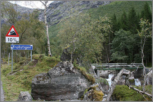 Am Fuß des Trollstigen