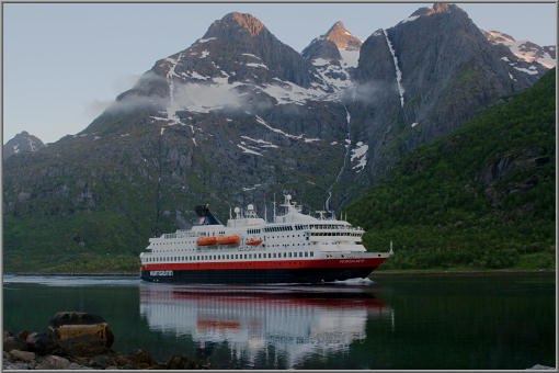 MS »Nordkapp« im Raftsund
