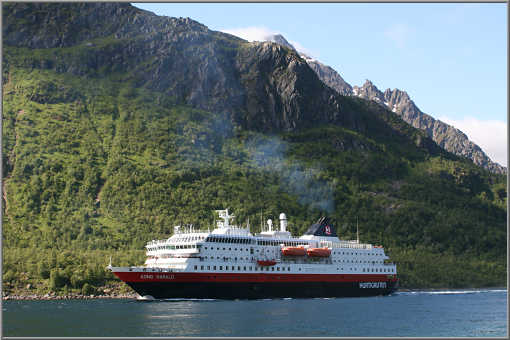 Die »Kong Harald« im Raftsund
