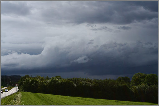 Dunkle Regenwolken über Trondheim