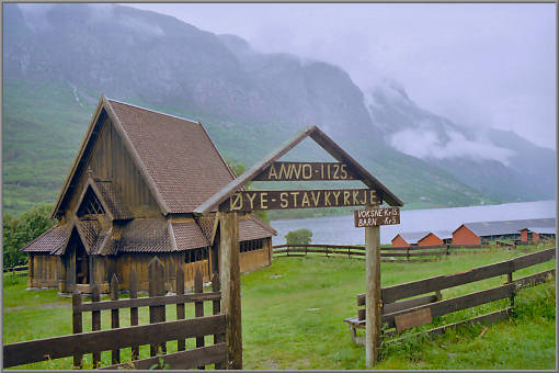 Stabkirche in Øye