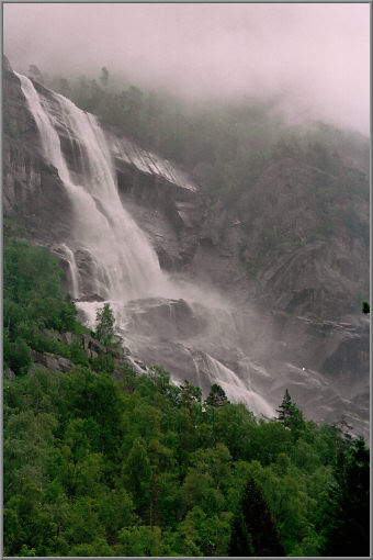 Hoch oben liegt dieser Wasserfall