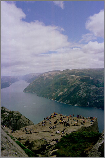 Blick über Preikestolen und Lysefjord